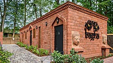 Indická architektura a gastronomie, zlínská zoo otev�ela u tygr� nové bistro...