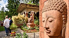 Indická architektura a gastronomie, zlínská zoo otev�ela u tygr� nové bistro...