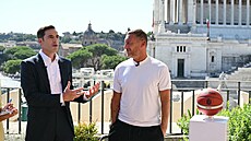 Paul Matiasic (vlevo) vítá v novém klubu Maxima Roma posilu do managementu....