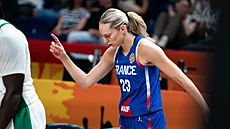 Francouzská basketbalistka Marine Johannésová se raduje.