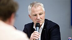 Asistent plze�ského trenéra Ji�í Veber na tiskové konferenci