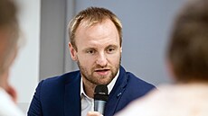 Plze�ský hokejista Jakub Je�ábek na tiskové konferenci
