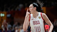 Americká basketbalistka Breanna Stewartová b�hem zápasu s �eskem