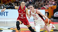 �eská reprezentantka Eli�ka Joklová marn� chytá americkou hv�zdu Caitlin...