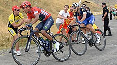 Nairo Quintana z Movistaru, za ním Gianluca Brambilla z Quick-Stepu.