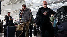Britská leti�t� dnes op�t ru�í �i odkládají stovky let� kv�li následk�m...