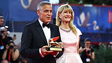 Americký herec a re�isér George Clooney p�i dne�ním zahajovacím ceremoniálu...