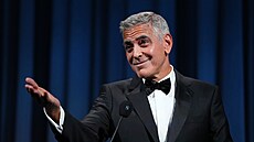 Americký herec a re�isér George Clooney p�i dne�ním zahajovacím ceremoniálu...