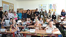 Prv�á�ci p�i otev�ení opravené Základní a mate�ské �koly v Mal�ov� Lhot� (1....