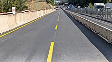 Na dálnici D1 za�ala auta jezdit po opravené polovin� mostu �mejkalka. (6. zá�í...
