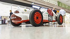 P�íprava výstavy ke 125 let�m historie �koda Motorsport. V brn�nském OC Olympia...
