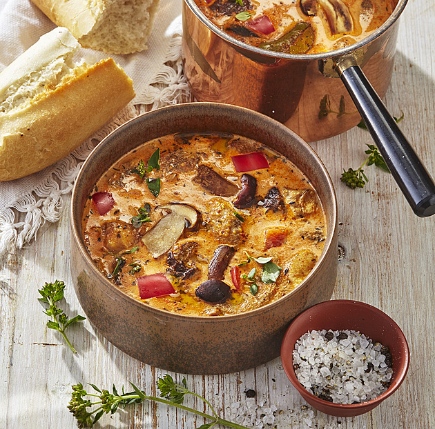 Krémová houbová polévka s hříbky: Recept se smetanou a sušenými rajčaty
