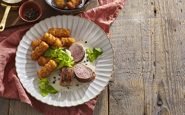 Vepřová panenka s pepřovou omáčkou: Recept se slaninou a kroketami