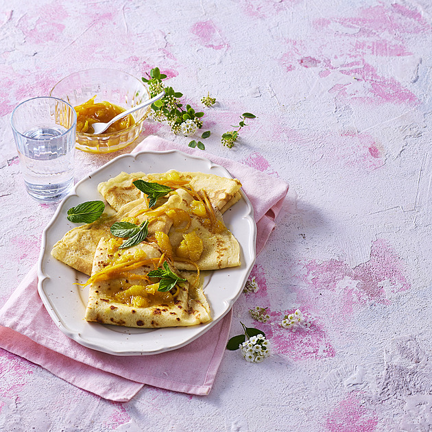 Likérové palačinky: Recept s pomerančovou omáčkou a karamelem