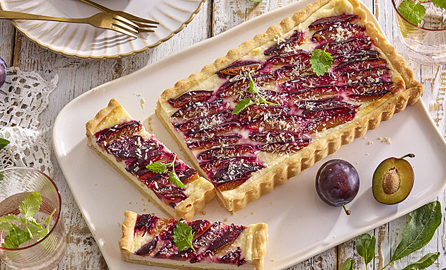 Křehký švestkový koláč: Recept s tvarohem a čerstvými švestkami