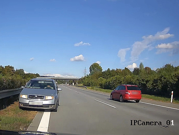 Devadesátiletý řidič jel po D35 v protisměru. Zamotal jsem se, řekl policii