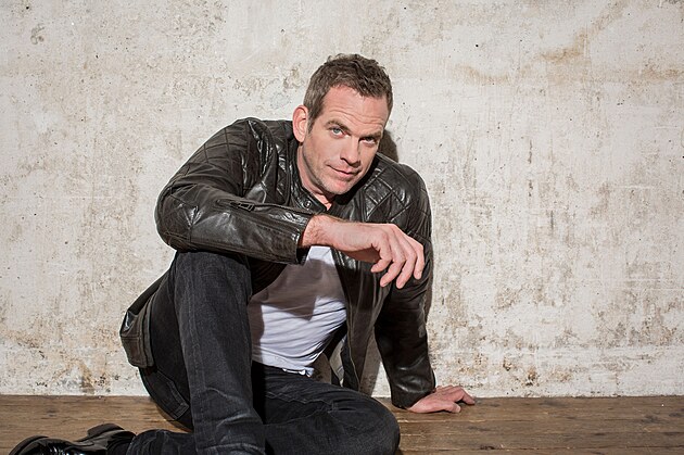 Charismatick� �ansoni�r GAROU se vrac� do Prahy .