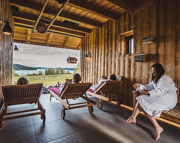 M�sto pro podzimn� wellness retreat s v�hledem na Lipno.