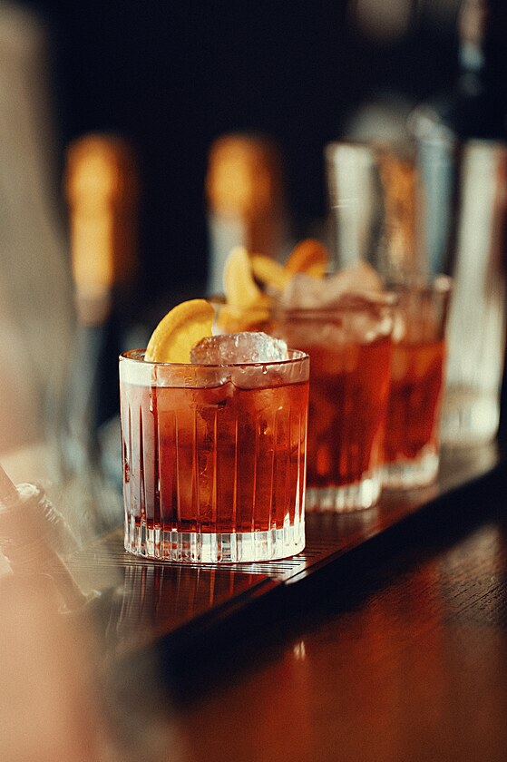 TŘI INGREDIENCE, JEDEN IKONICKÝ DRINK. PŘICHÁZÍ NEGRONI WEEK
