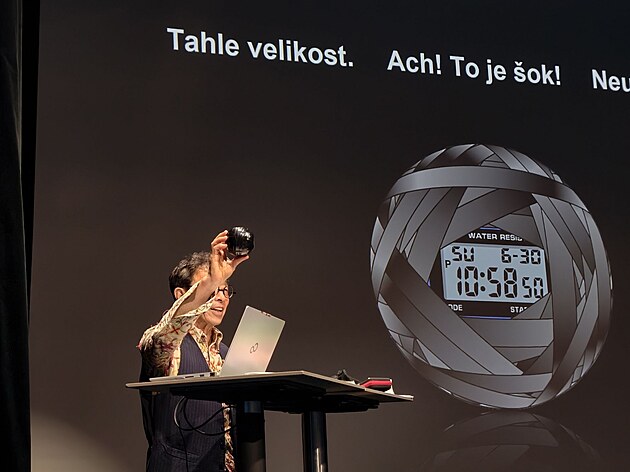 Otec hodinek Casio G-Shock Kikuo Ibe na setkání s novináři a fanoušky v Praze