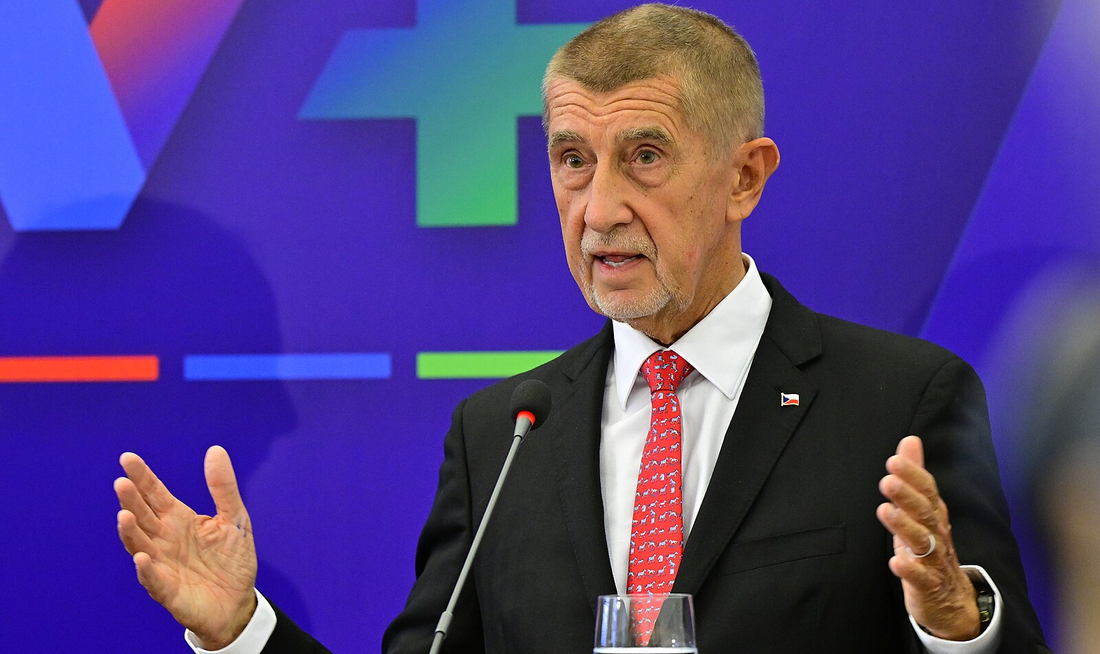 Na příští summit NATO povede českou delegaci prezident Pavel, sdělil Babiš