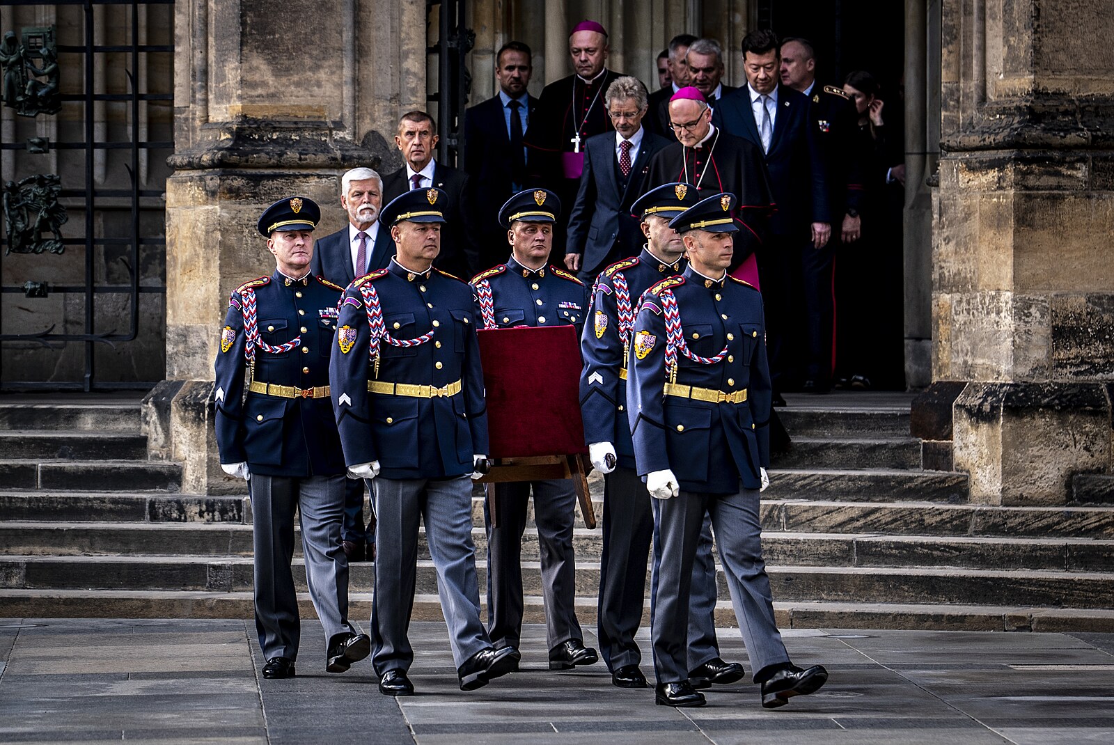 Slavnostní vyjmutí korunovačních klenotů 2026: Z Korunní komory je vyzvedne sedm klíčníků