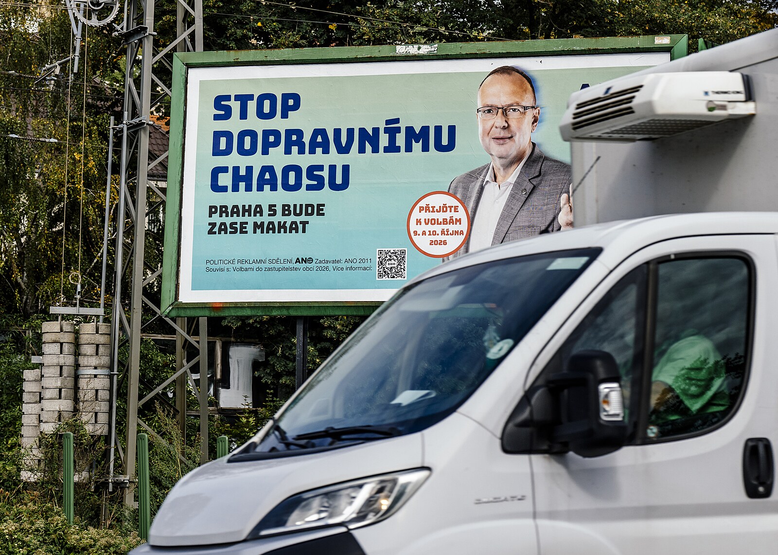 KOMENTÁŘ: Už mě unavují sliby politiků, že nebudou krást. Spíš by měli řešit, co dělat dál