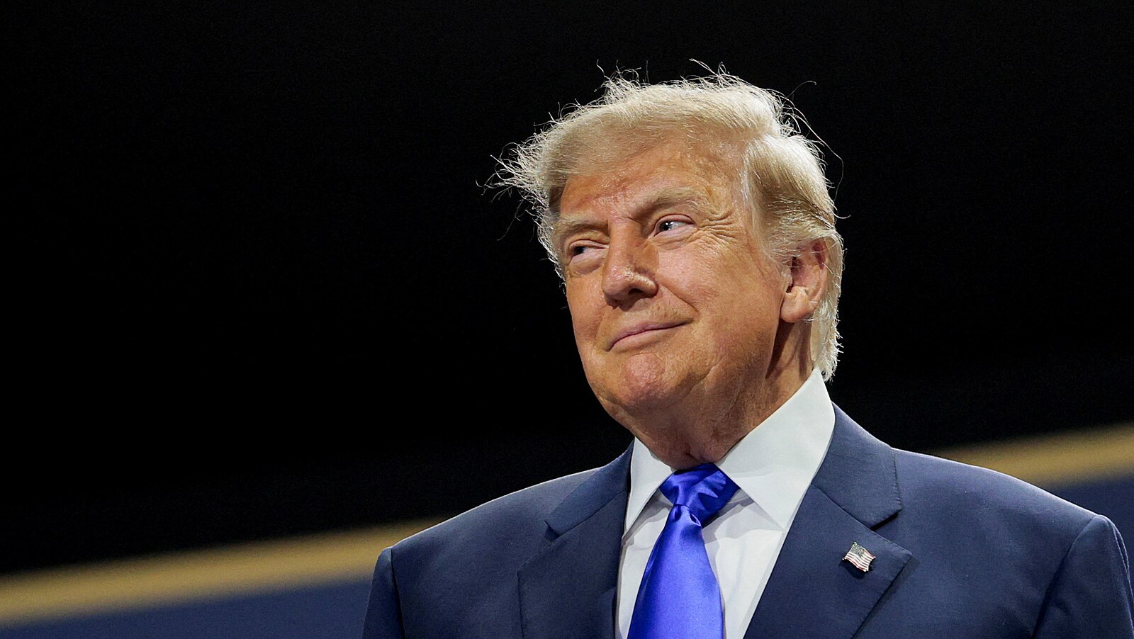 USA čeká peklo, jestli republikáni prohrají volby, řekl Trump. Za výhru slíbil odměnu