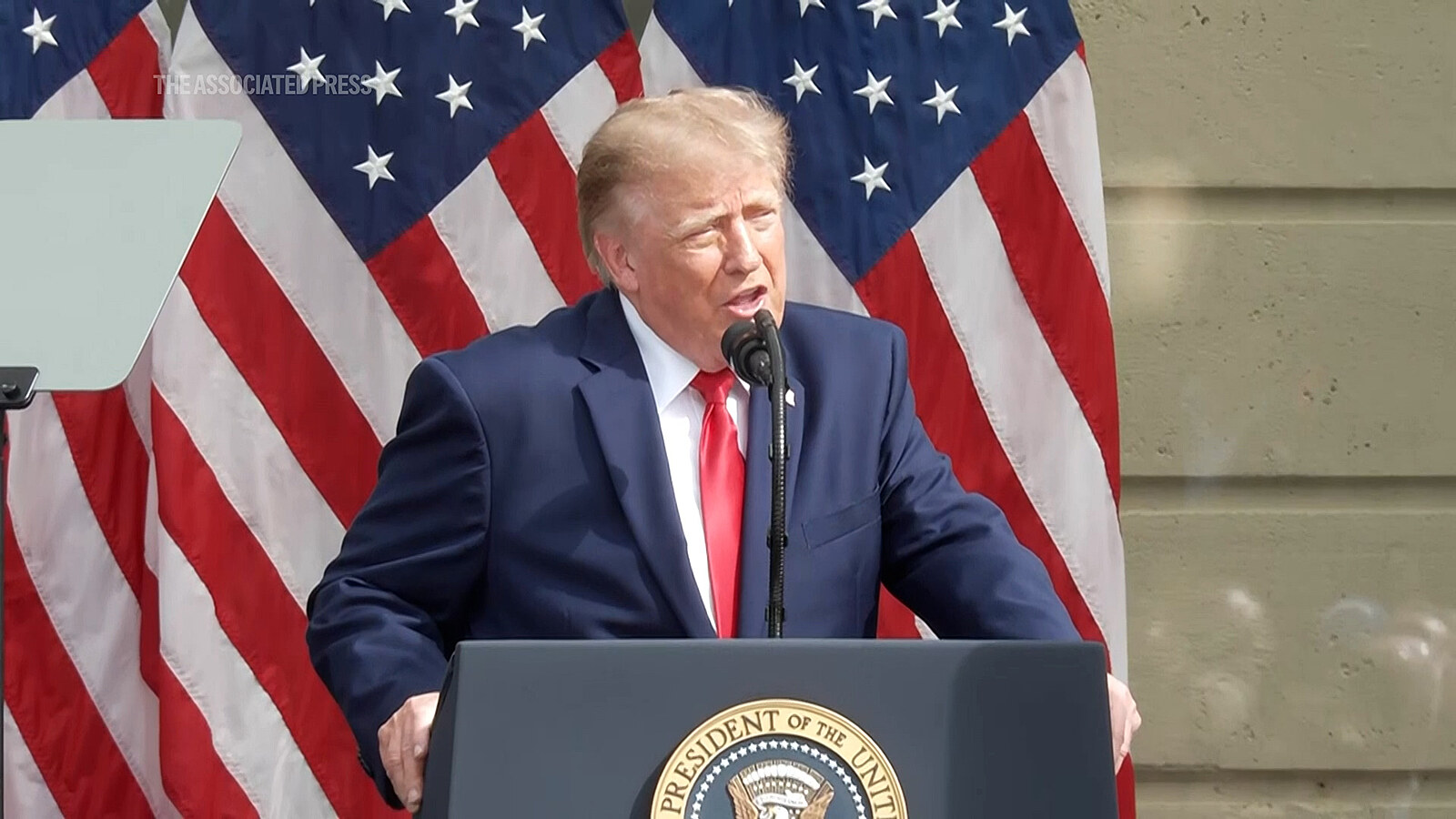 NÁZOR: King Kong na ledovém ostrově. Trump v Grónsku zvítězil díky mečiarovské taktice