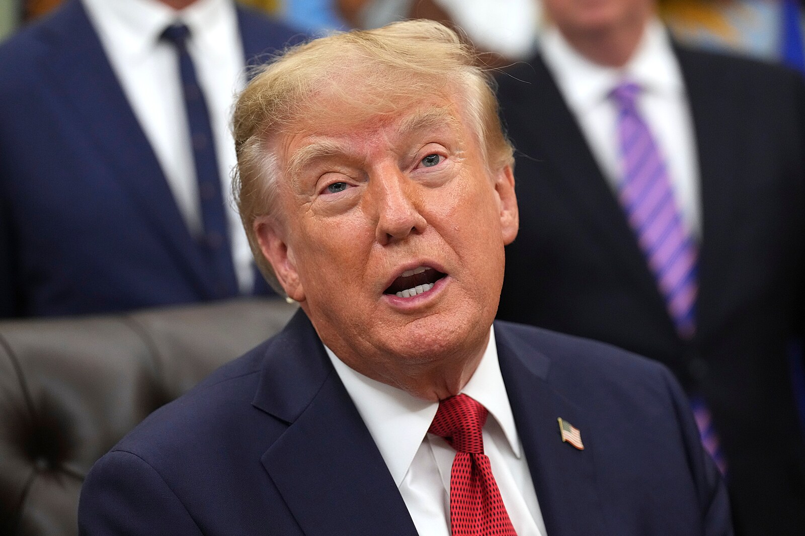 Trumpovy deportace migrantů do třetích zemí mohou pokračovat, rozhodl soud