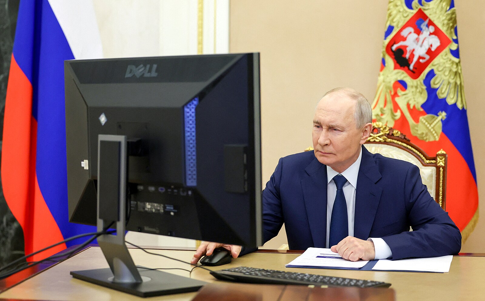 Dárek od Putina. Rusům po volbách přichází účet za válku