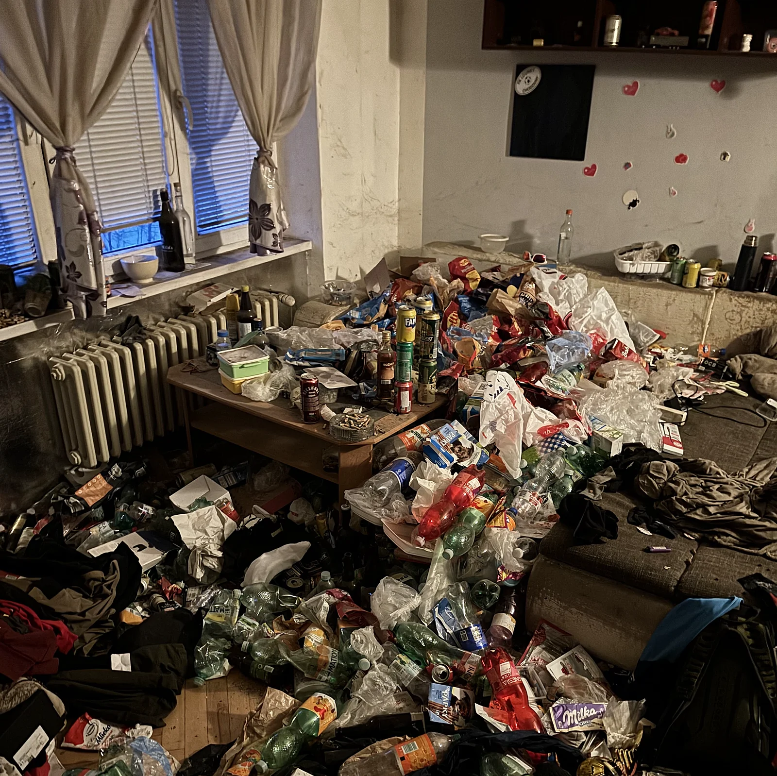Vystupoval jako kamarádka Kikina, od dívek chtěl intimní fotky. Byt měl jako skládku