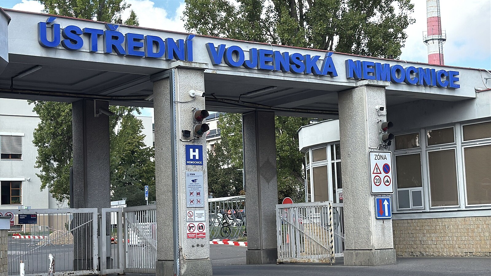 Tři zadržení v kauze zadávání veřejných zakázek v ÚVN jsou již na svobodě