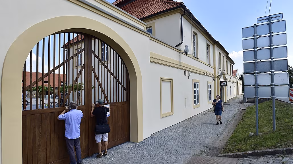 Stará po�ta v B�chovicích Z velké �ásti se rekonstrukce dokon�ila u� v roce...