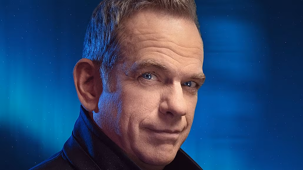 Charismatický �ansoniér GAROU se vrací do Prahy .