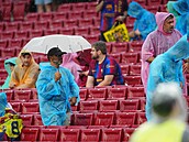 Nový Camp Nou za�al b�hem utkání Ligy mistr� protékat.