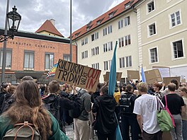 Studenti a vyu�ující Filozofické fakulty Univerzity Karlovy vyrazili na...