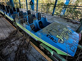 Park u� se nikdy neotev�el. Spole�nost Six Flags nejprve po�ítala s mo�nými...