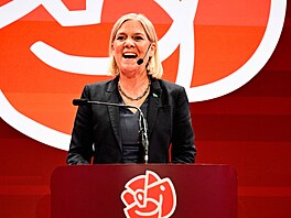 P�edsedkyn� Sociáln�demokratické strany Magdalena Anderssonová hovo�í b�hem...