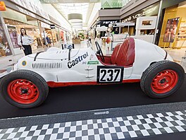 Zahájení výstavy ke 125 let�m historie �koda Motorsport v OC Olympia v Brn� za...