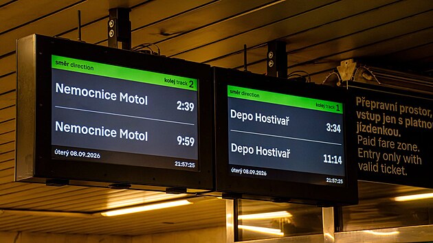 Upravené obrazovky s odpočtem času odjezdu příští soupravy metra (září 2026)