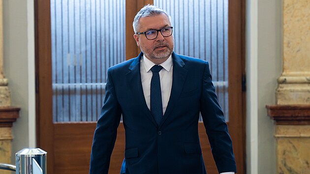 Ministr zem�d�lstv� Martin �ebesty�n (SPD) p�ich�z�  na jedn�n� vl�dy. Ta m� na programu m� mimo jin� n�vrh z�kona o ochran� ve�ejn�ho zdrav�. (14. z��� 2026)