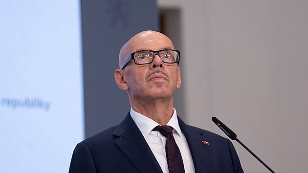 Ministr kultury Oto Klemp�� (Motorist�) na tiskov� konferenci po zased�n� vl�dy. (14. z��� 2026)