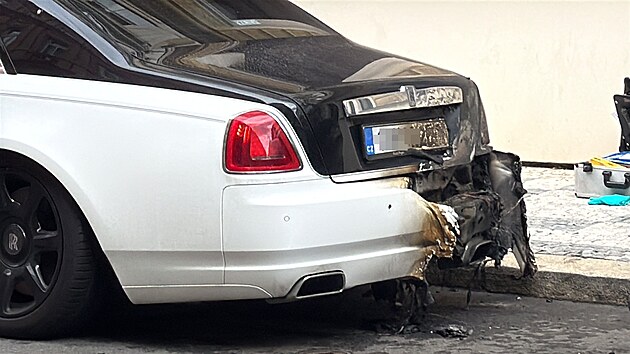 V ulici Na Valentince ho�el automobil zna�ky Rolls-Royce, Praha-Sm�chov. (10. z��� 2026)