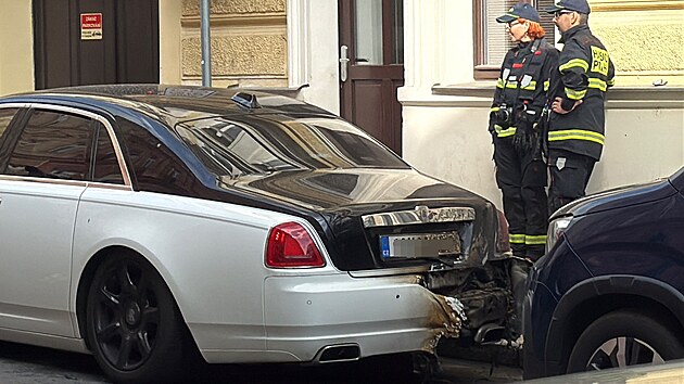 V ulici Na Valentince ho�el automobil zna�ky Rolls-Royce, Praha-Sm�chov. (10. z��� 2026)