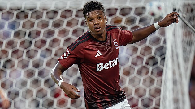 Spar�ansk� k��deln�k John Mercado slav� sv�j g�l proti Jablonci.