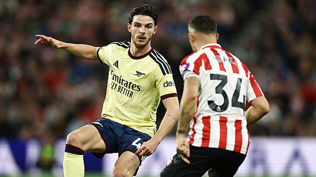 Z�lo�n�k Declan Rice z Arsenalu s m��em proti Granitu Xhakovi ze Sunderlandu