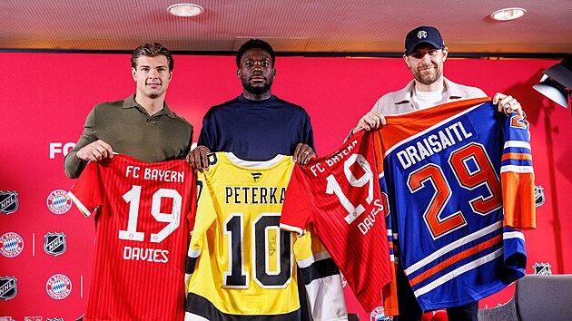 N�me�tí hokejoví úto�níci Leon Draisaitl z Edmontonu (vpravo) a JJ Peterka z...