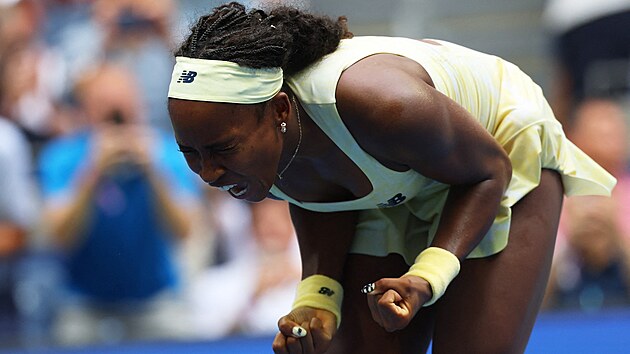 Americk� tenistka Coco Gauffov� slav� postup do semifin�le US Open.