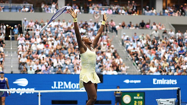 Americk� tenistka Coco Gauffov� slav� postup do semifin�le US Open.